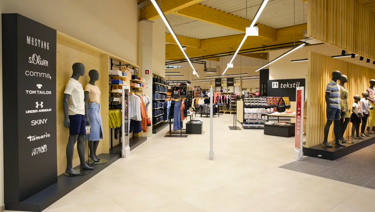 Črni petek v Trgovinah Jager prinaša val popustov na oblačila, obutev in izdelke za dom