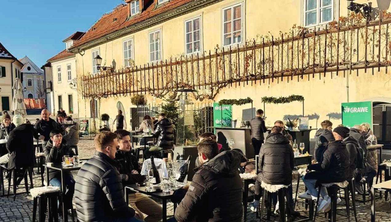 Kako so »mehurčki« pri Najstarejši trti poskrbeli, da Maribor nazdravlja še po silvestrovanju