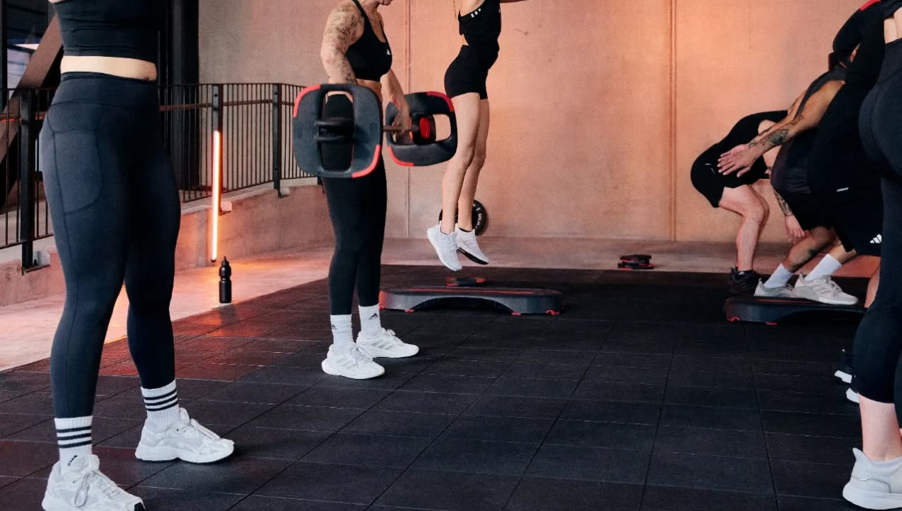 Trening plac nova vrata na stežaj odpira z brezplačnim vadbenim maratonom