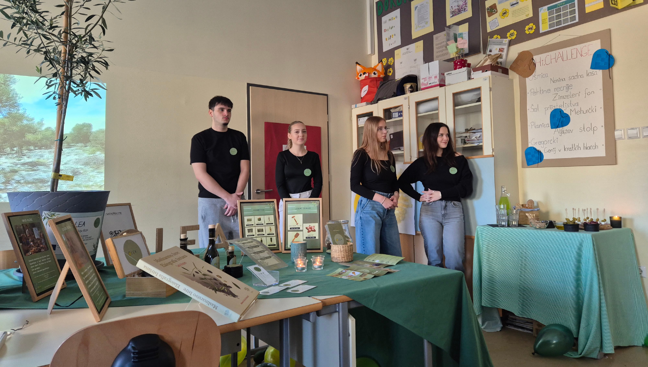 FOTO: Ko dijaki že v šolskih klopeh postanejo direktorji, se rodi vse od ideje o pametnem vložku za čevlje do načrta o najemu oljk