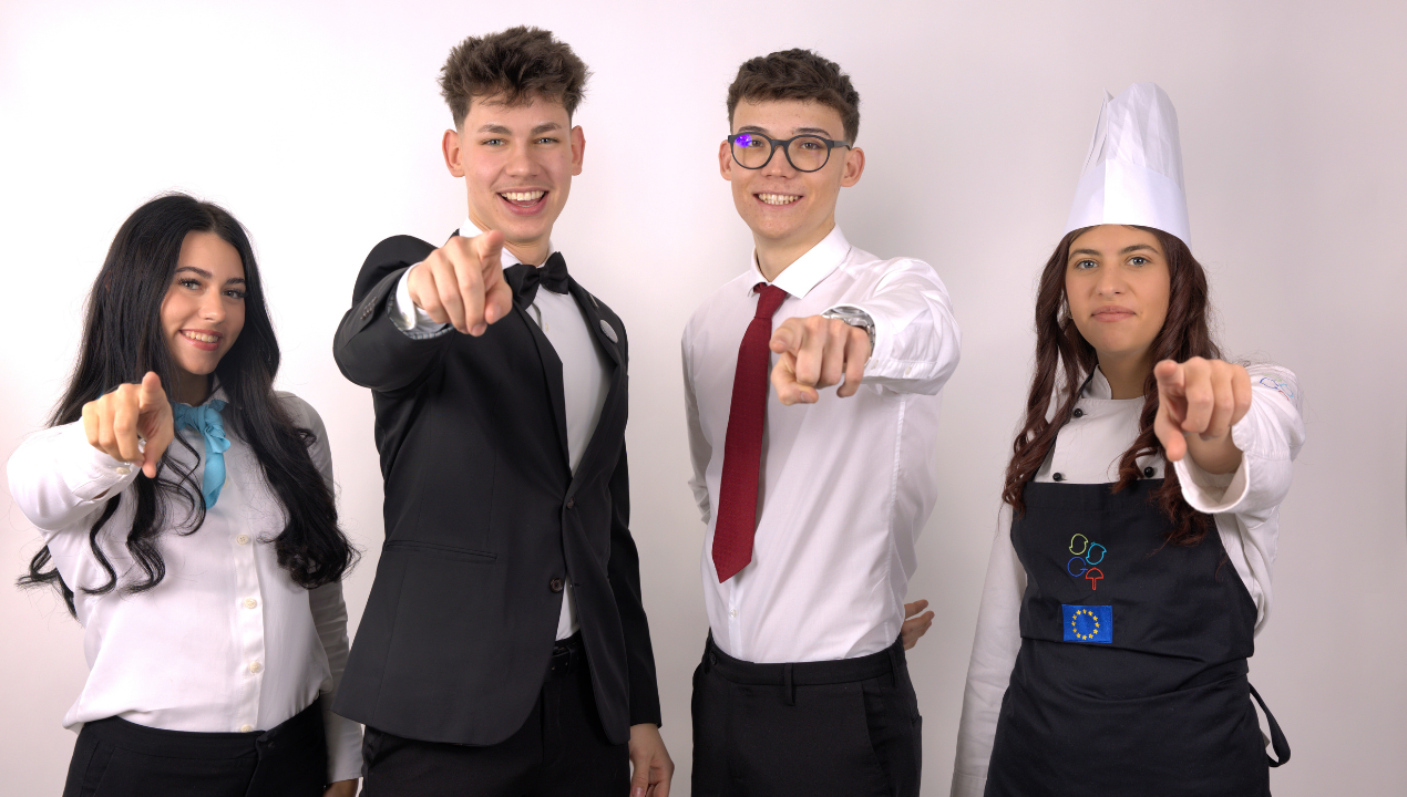 »Skuhaj, postrezi, poleti v svet – mi ti damo znanje in zalet!«