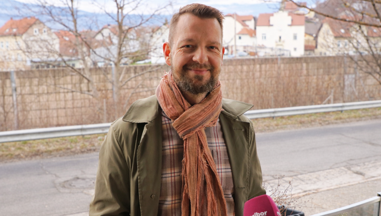 Nič ne leze in nič se ne premika: Bine Volčič nam je s svojo kreacijo razbil mite o uživanju žuželk (VIDEO)