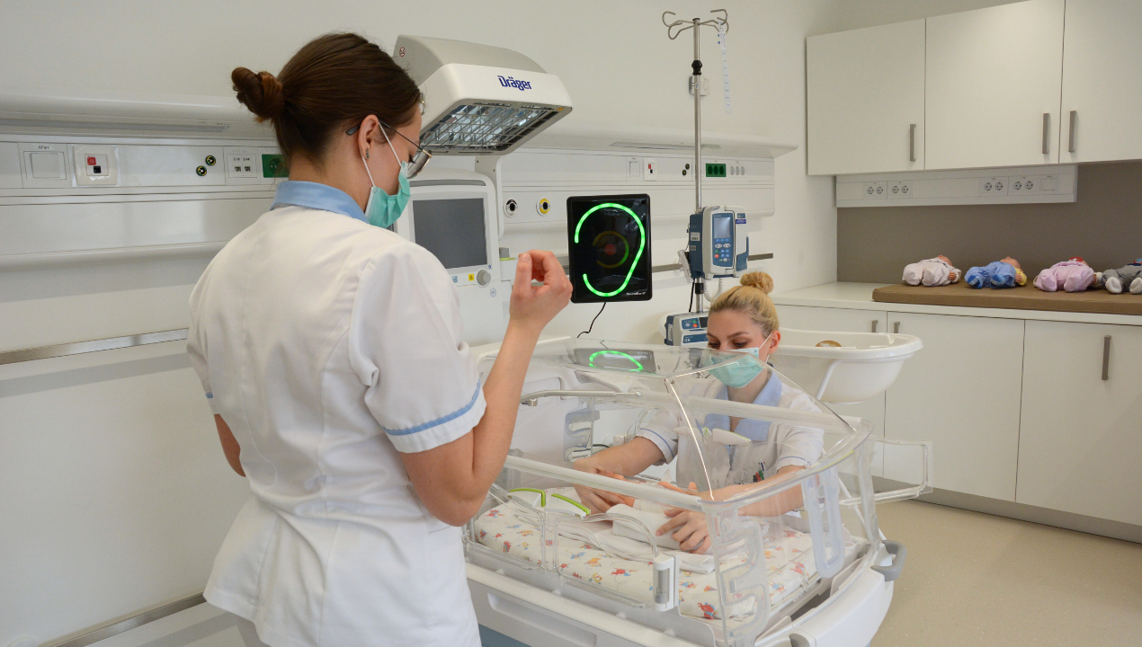 Lutke, ki dihajo, rojevajo in krvavijo: V Mariboru odslej klinično okolje, kot ga Slovenija še ni imela (FOTO in VIDEO)