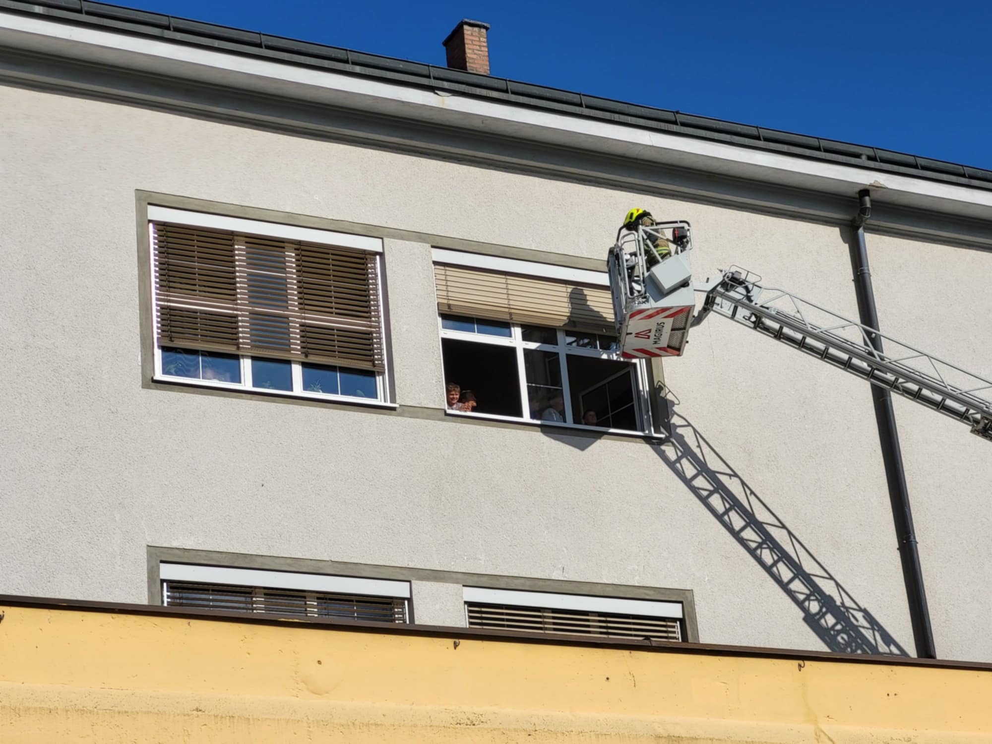 Ko sekunde odločajo: V Selnici preizkusili, kako hitro lahko učenci zapustijo šolo ob požaru