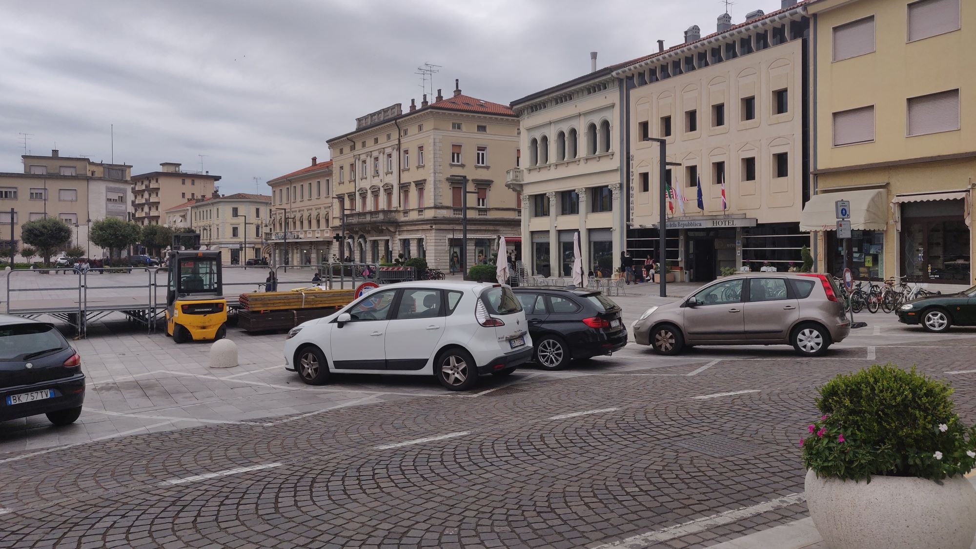 Mesto blizu Slovenije prepovedalo pljuvanje, takšna je kazen