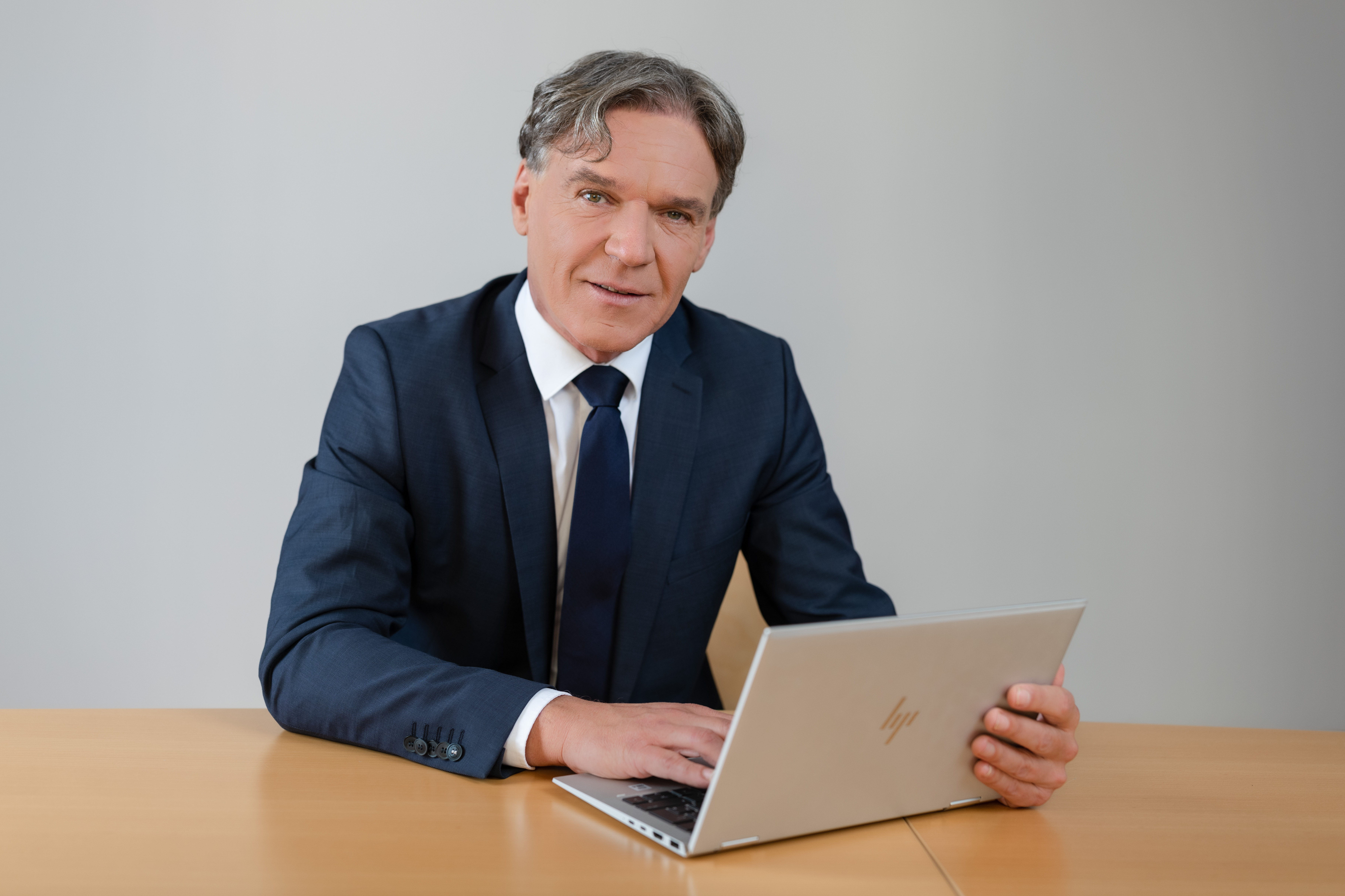 Mag. David Kastelic, Mariborčan, o mestu ob Dravi, rivalstvu z Ljubljano, zavarovalništvu in celo nogometu