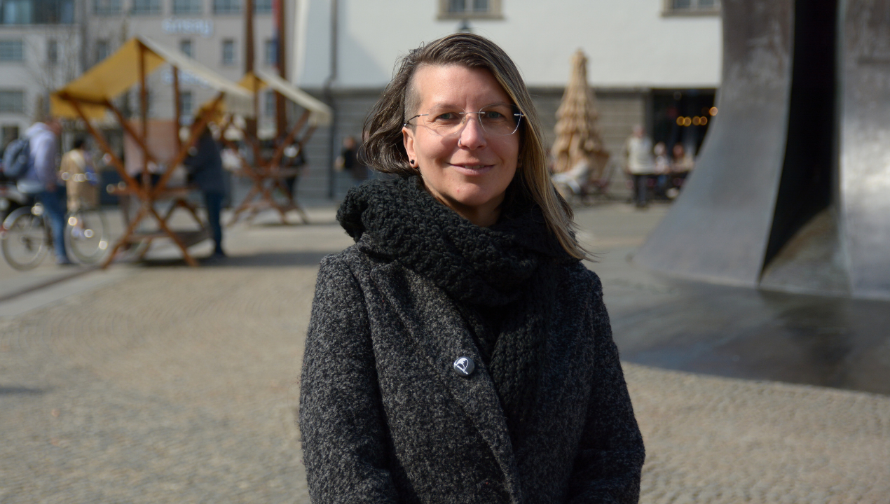 Nina Beyokol: V Mariboru izstopa z ipsilonom v svojem priimku, v politiki pa s svojo neposrednostjo