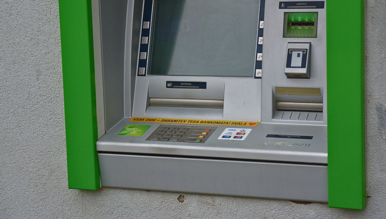 Dvigujete denar na bankomatih? Pripravite se na nova pravila, ki bodo povsem spremenila vaše navade