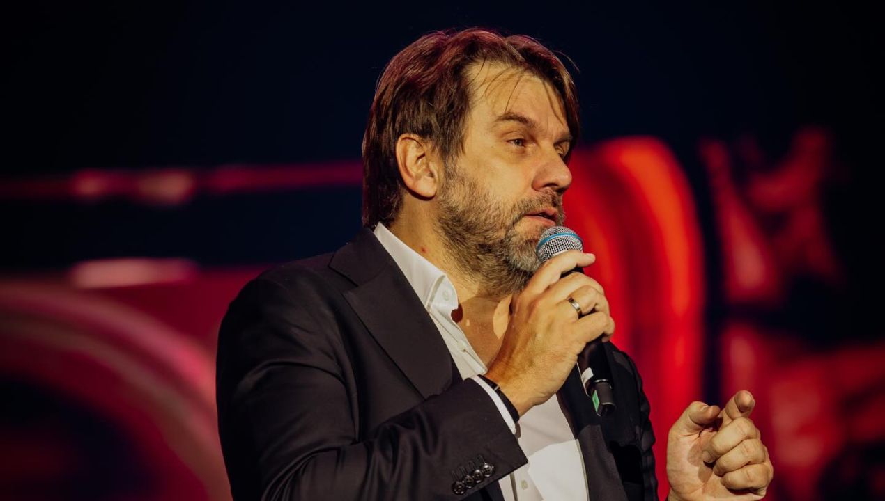 Ekskluzivno: Maribor bo gostil priznanega srbskega umetnika, ki s poezijo in glasbo osvaja regijo