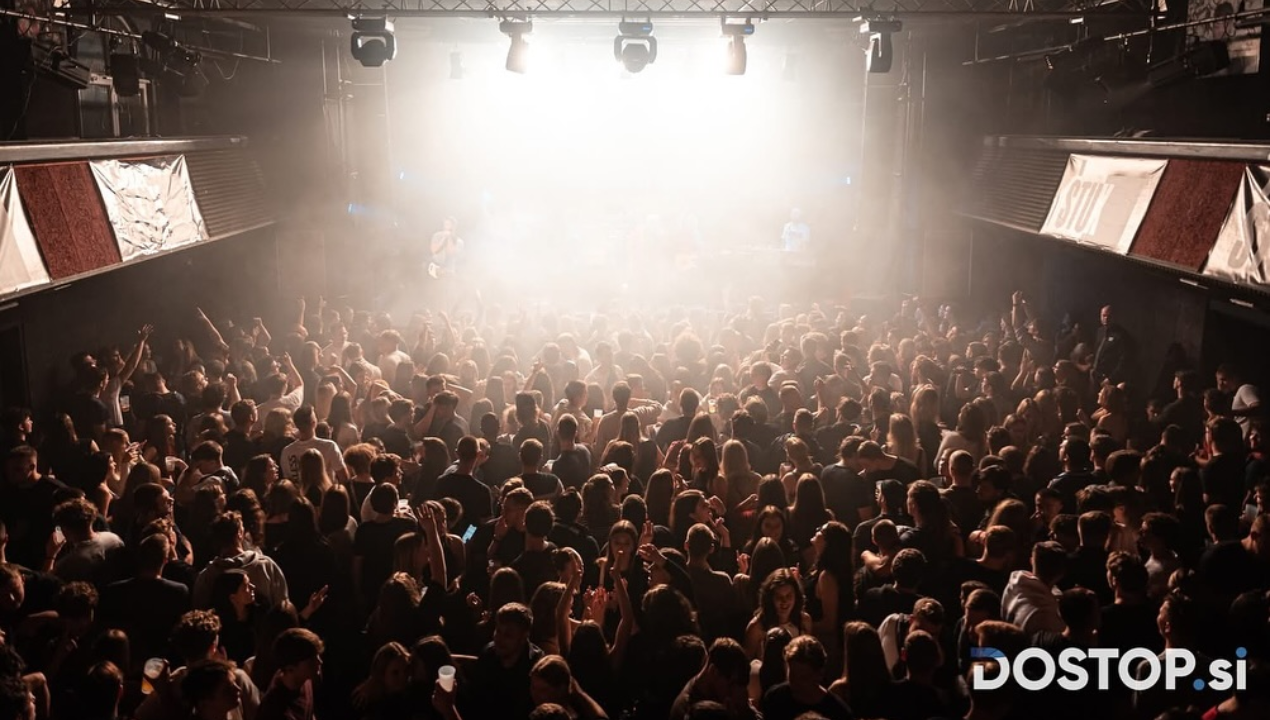 Ko se ŠTUK spremeni v časovni stroj: Colonia, Karma in E.T. na enem odru