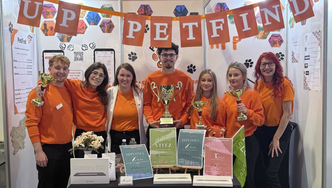 Zgodovinski uspeh za mariborsko šolo: Dijaško podjetje osvojilo prvo mesto na mednarodnem sejmu