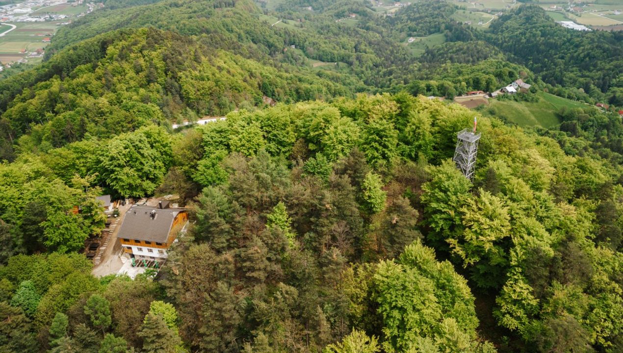 Dobre zgodbe Evrope: Obnova planinskega doma na Resevni je priljubljeni točki dala novo prihodnost