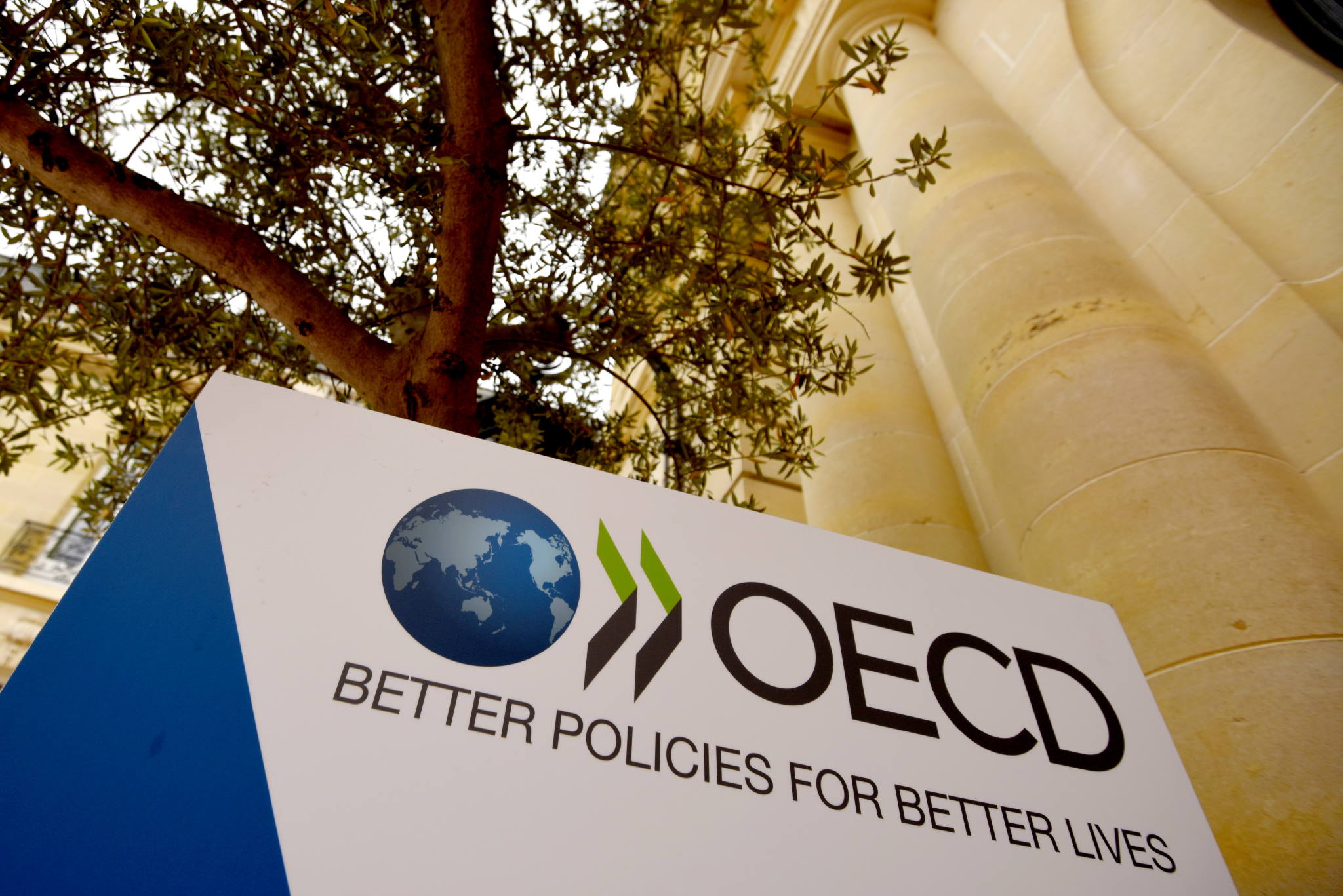 Delegacija OECD na obisku: Je Slovenija naredila dovolj proti korupciji?