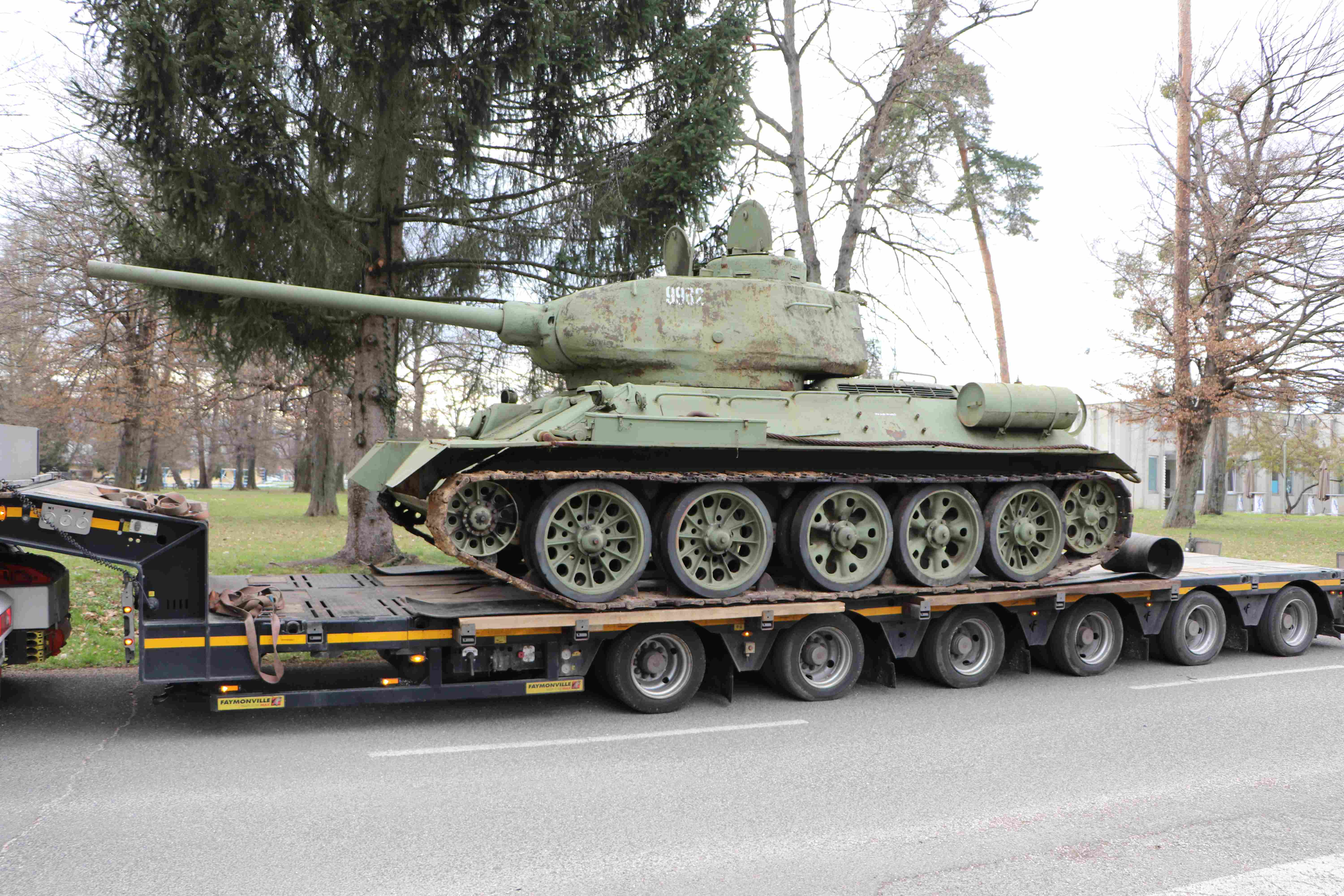 FOTO: Legendarni tank, ki je obranil Slovenijo, se je vrnil v Maribor