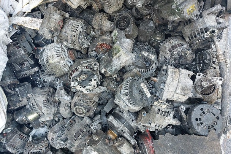 Več kot 626 ton nezakonitih odpadkov: Furs razkril, kaj vse odkrivajo v pošiljkah (FOTO)
