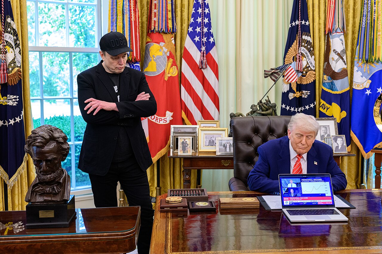 Trump in Musk znova v sporu: Ameriški predsednik omenja tudi možnost deportacije Muska