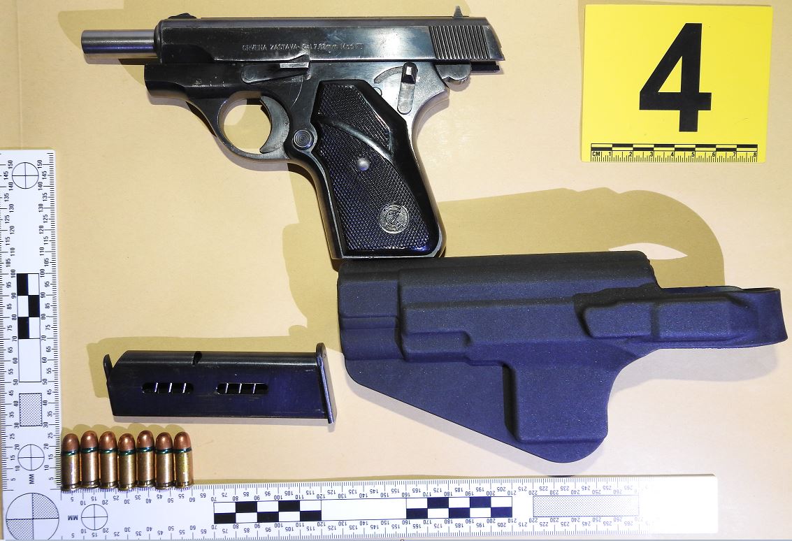 FOTO: Obsežna kriminalistična preiskava: Zasegli droge in orožje