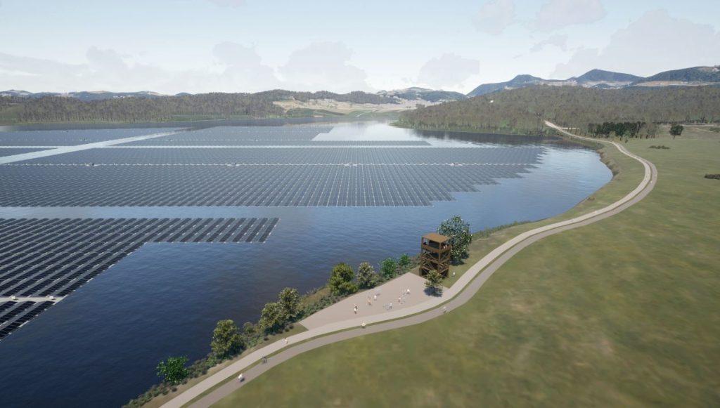 Ali bo plavajoča sončna elektrarna rešila energetsko krizo? Domačini opozarjajo na temno plat