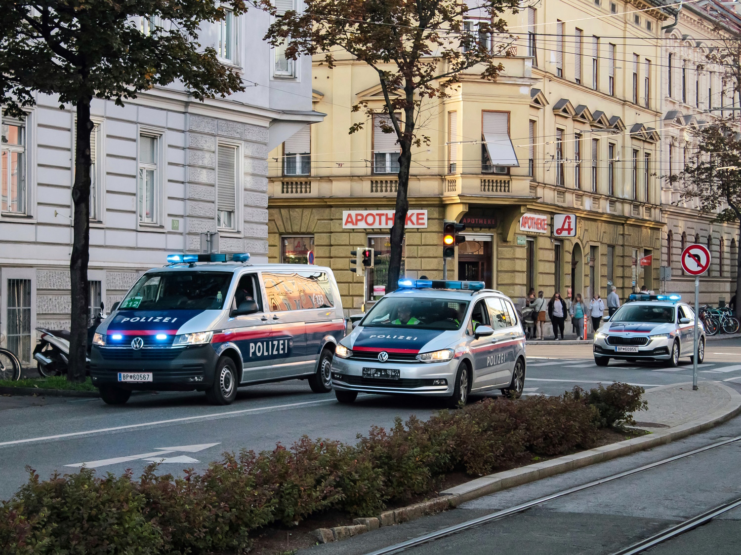 Pogrešanega novorojenčka po dveh dneh iskanja našli mrtvega v smeteh