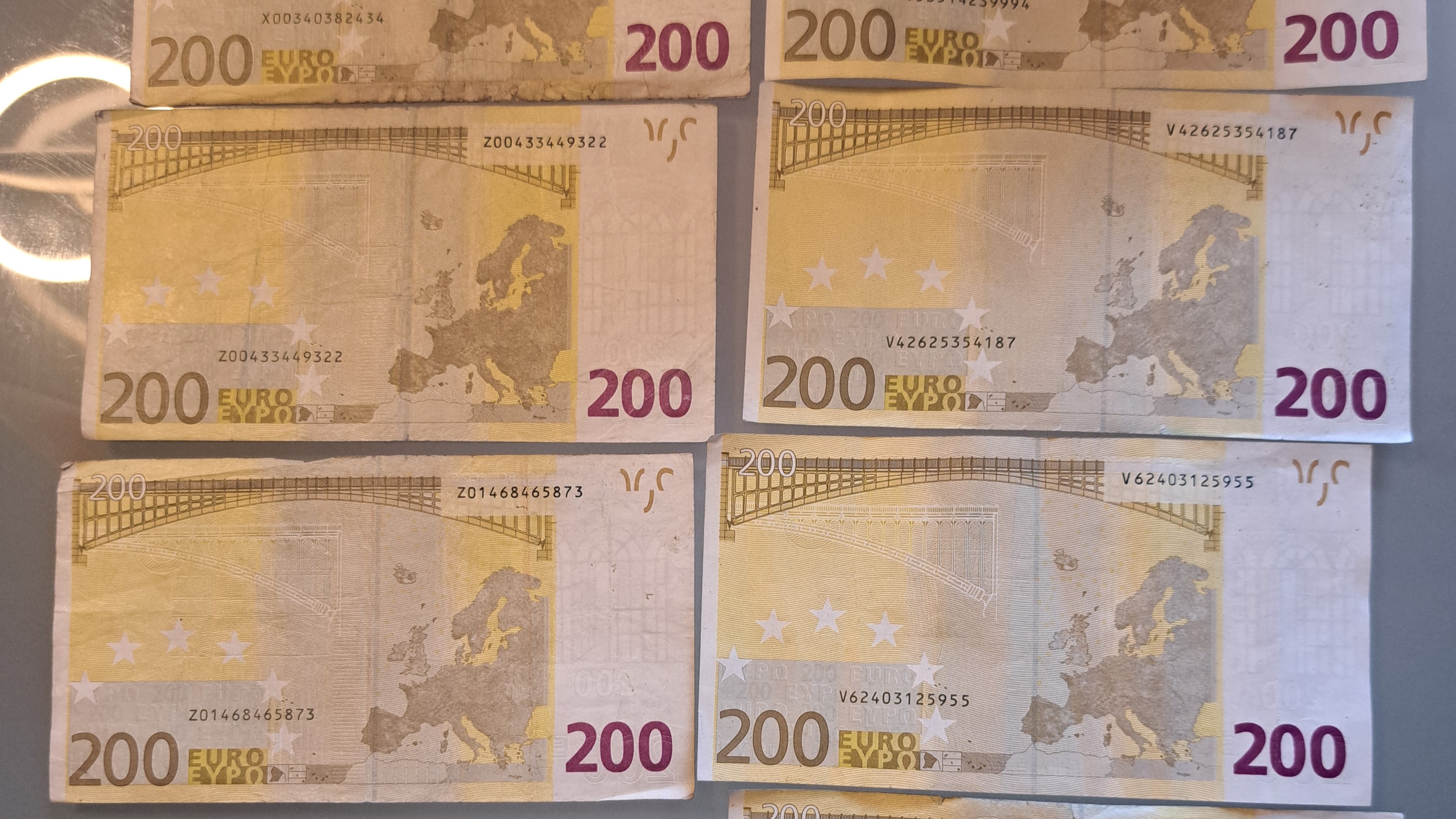 Ponarejeni bankovci na območju Maribora: Veste, kako jih prepoznati?