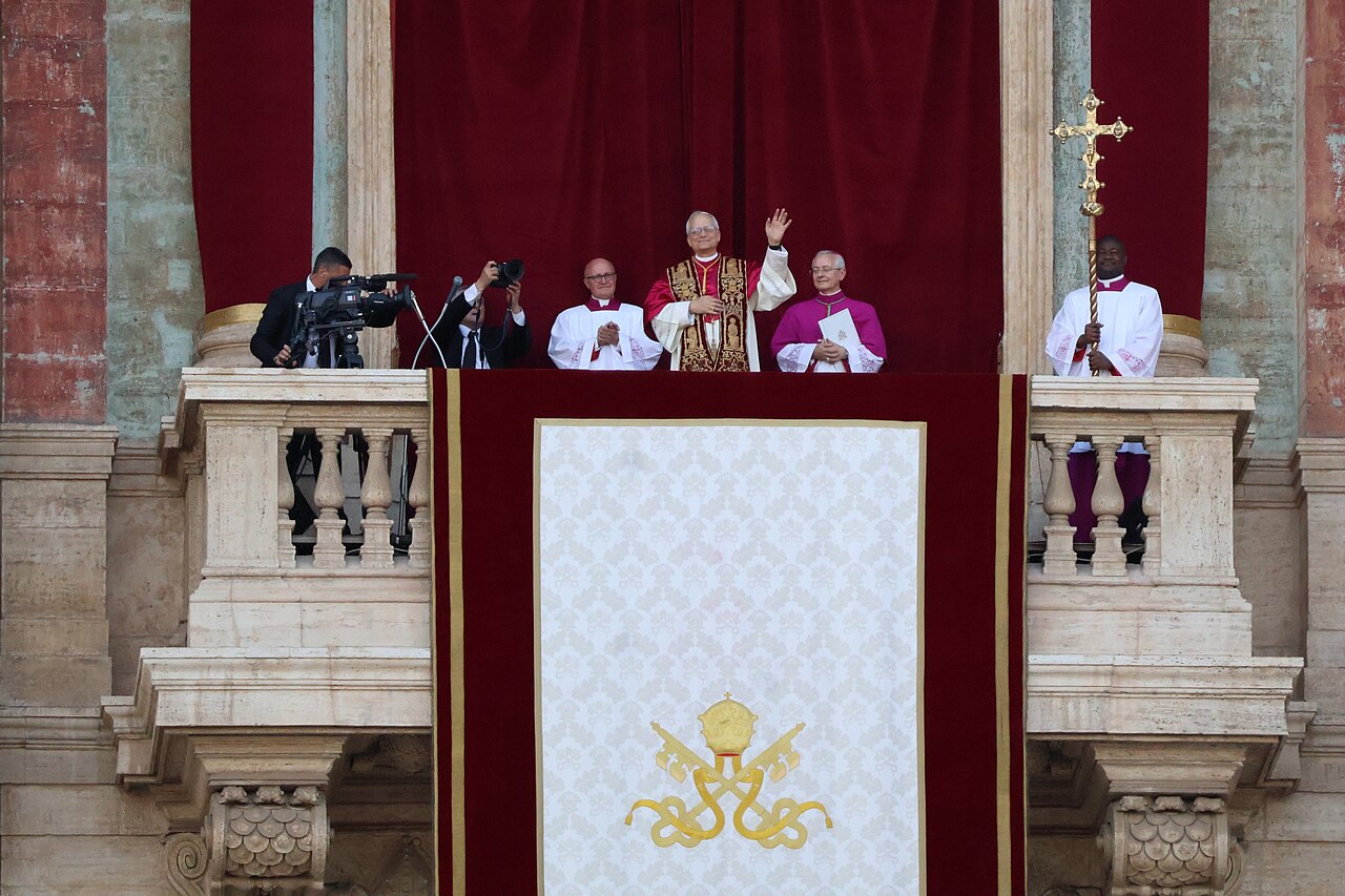 Papež Leon XIV. bo pred 150.000 verniki uradno začel svoj pontifikat