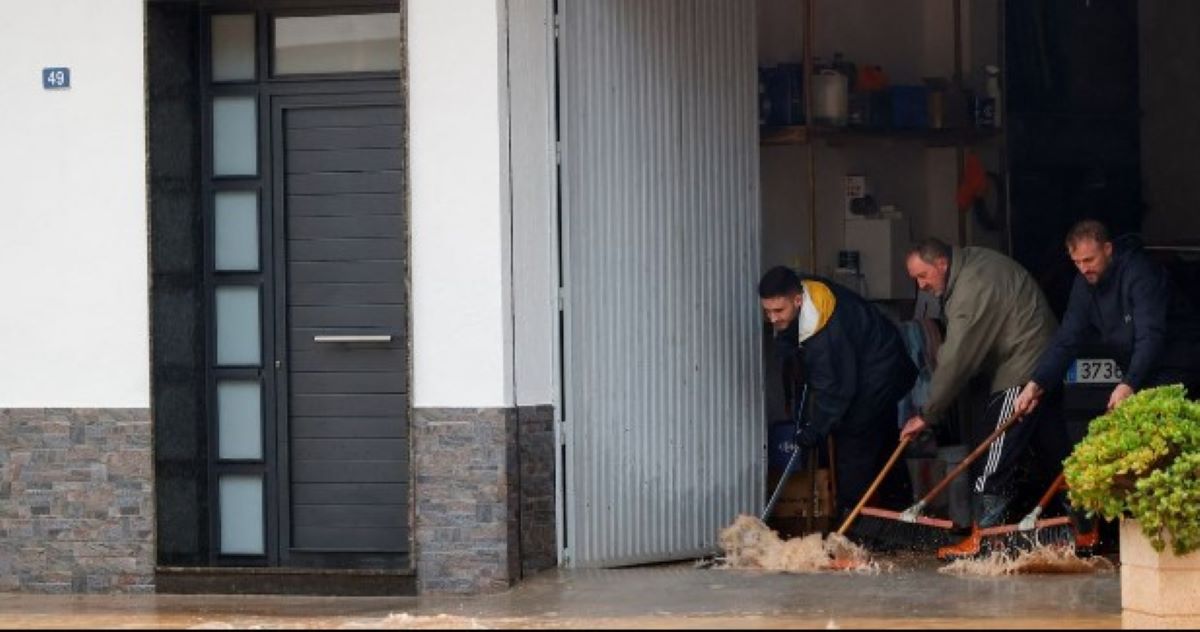 Hude poplave prizadele Španijo: Več kot 50 smrtnih žrtev ter številni pogrešani