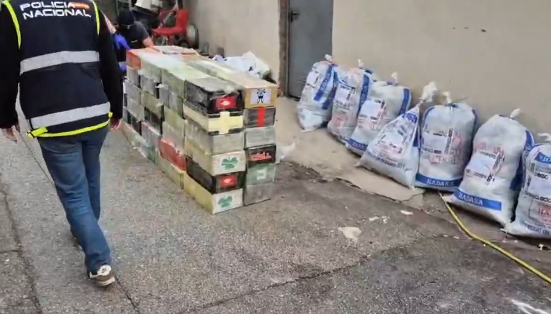 V bližini morja policija zasegla kar 1,5 tone kokaina, med aretiranimi tudi Hrvat