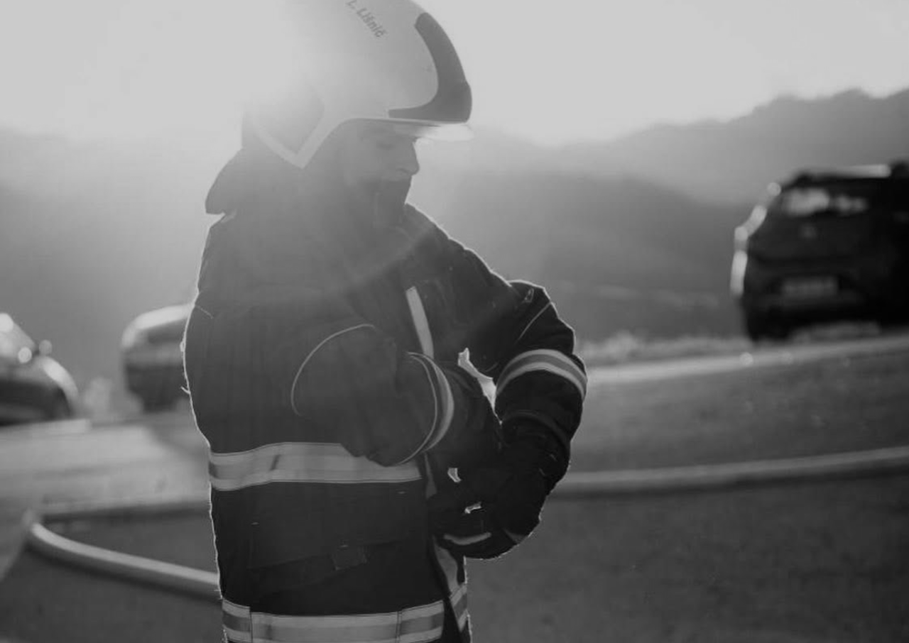 »Ostajaš del naše družine«: Ganljivo slovo gasilcev iz Kungote od 18-letnega Luka