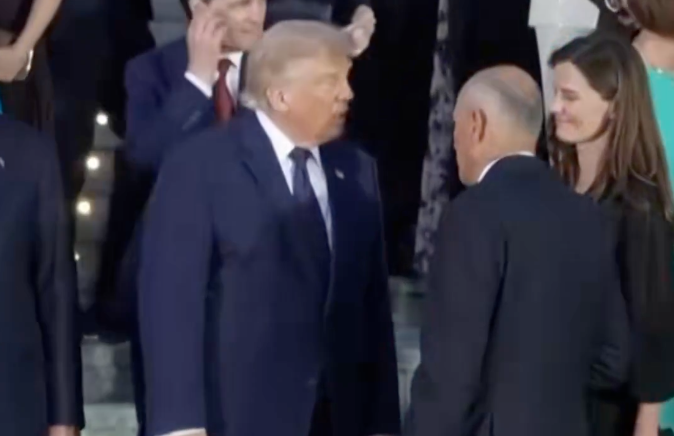 VIDEO: Donald Trump na večerji klepetal z Janezom Janšo in njegovo soprogo Urško