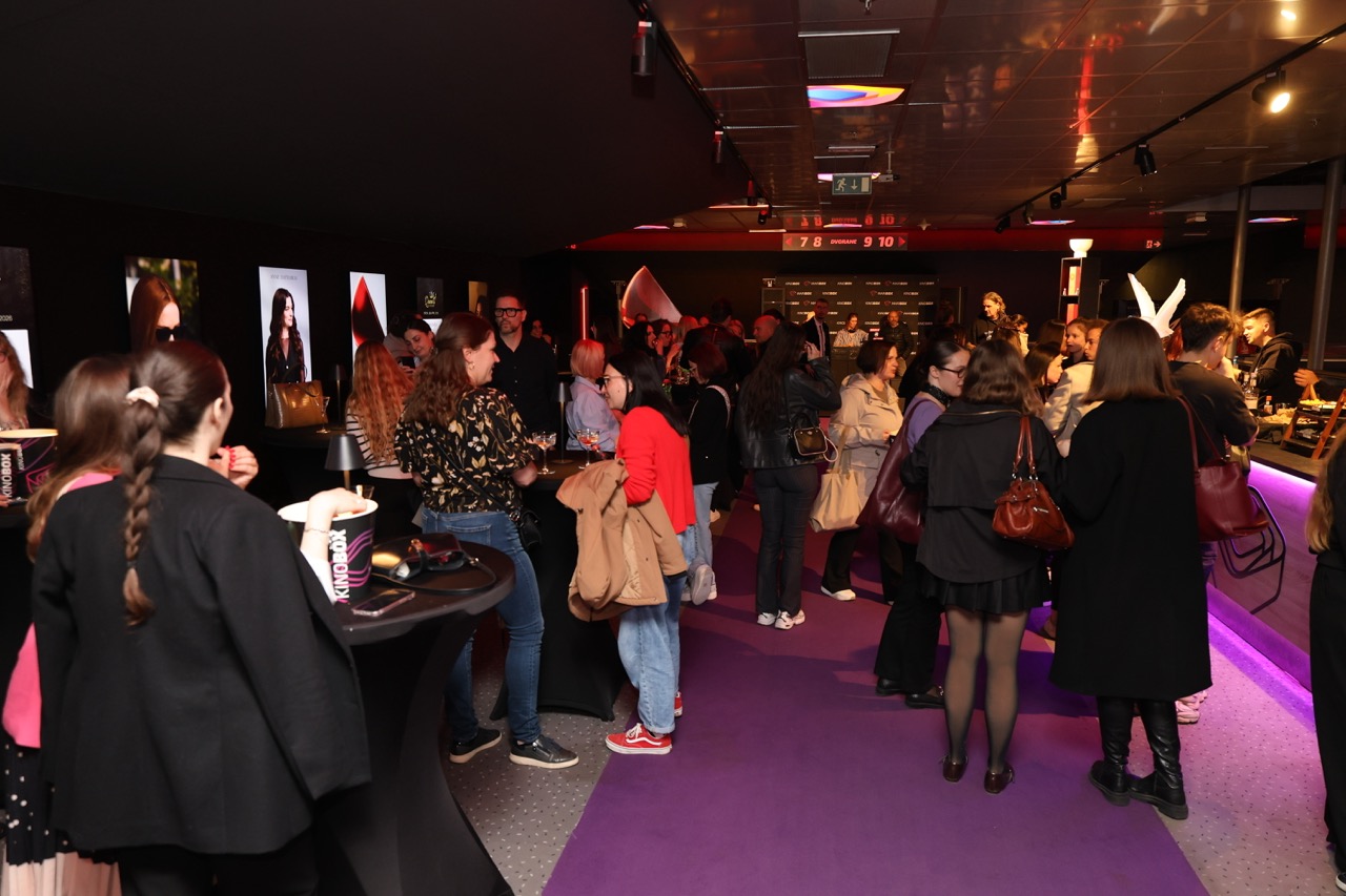 FOTO: Premiera Hudičevka v Pradi 2 v Mariboxu navdušila v dveh razprodanih dvoranah