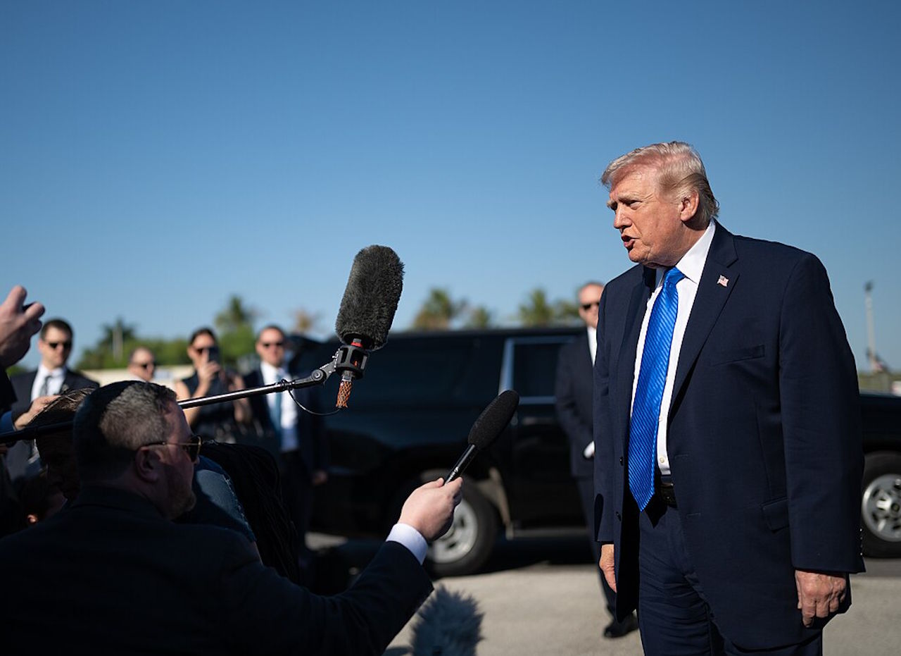 Trump zgublja živce: »Kupite gorivo od ZDA ali pa si ga vzemite sami«