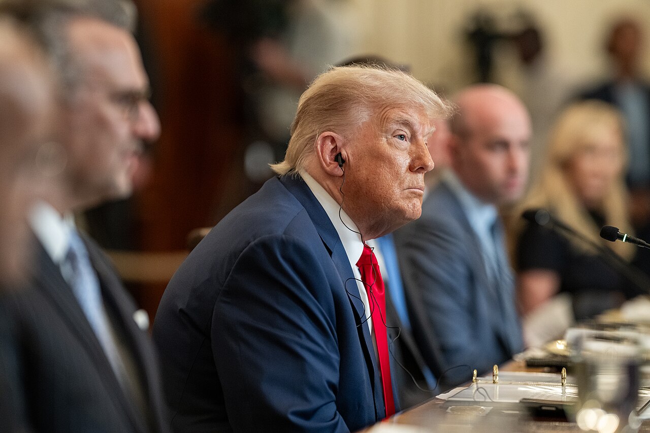 Udarec sredi pogajanj:  Trump napovedal 30 odstotne carine za EU