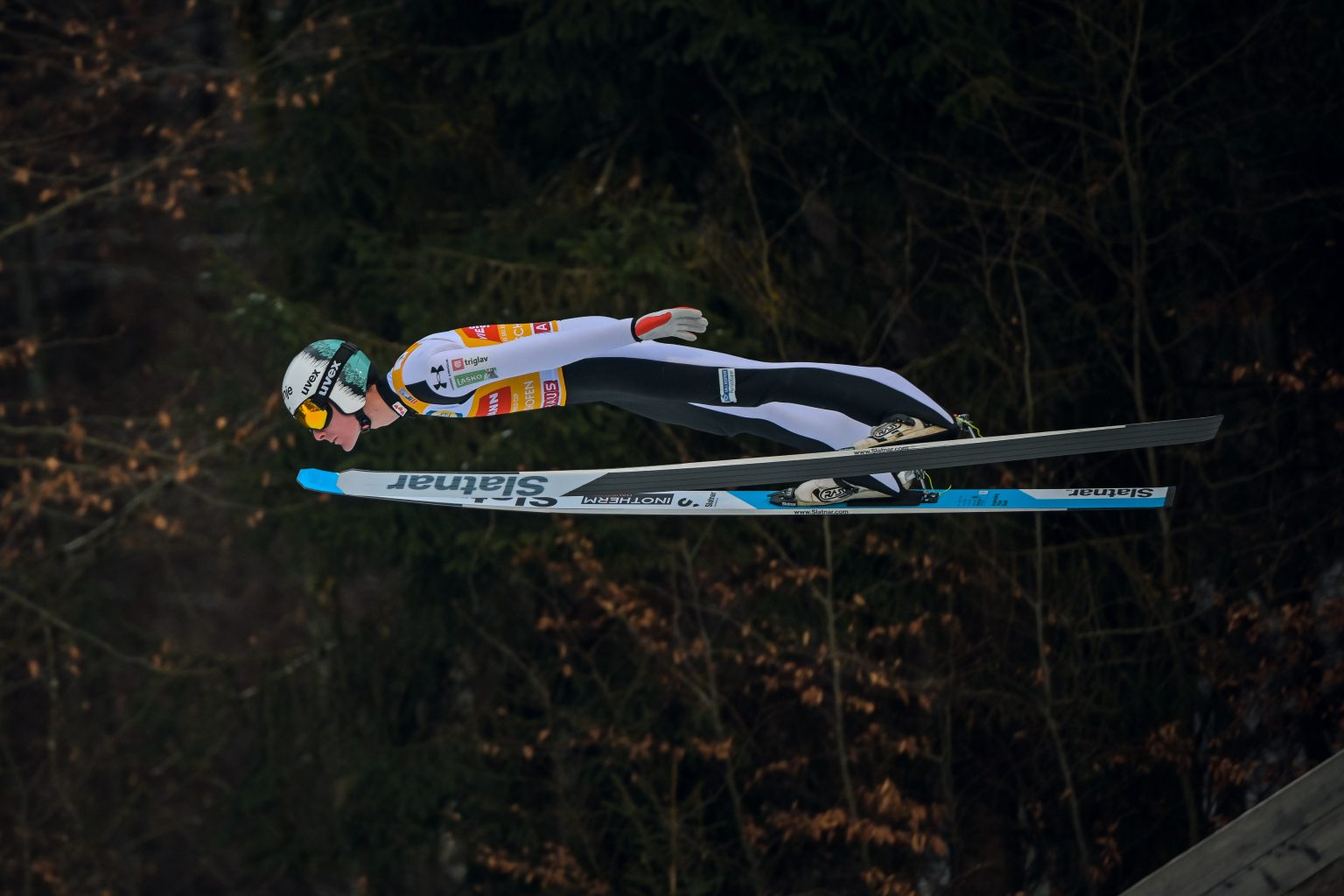 Neverjeten Domen Prevc v Oberstdorfu na pol poti do naslova prvaka