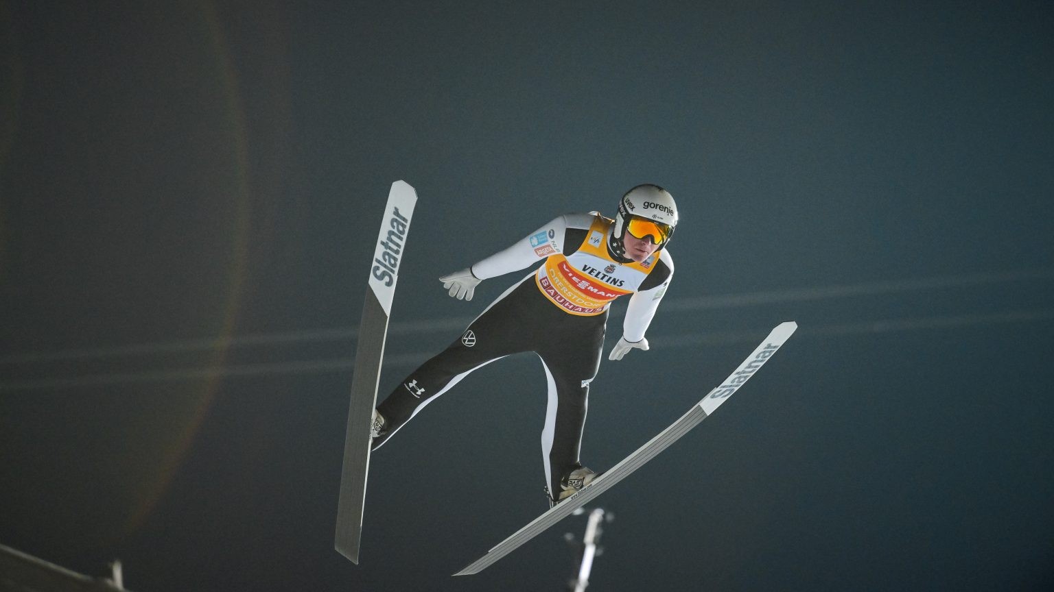 Prevc s prepričljivo zmago potrdil vlogo favorita, tudi Zajc na stopničkah