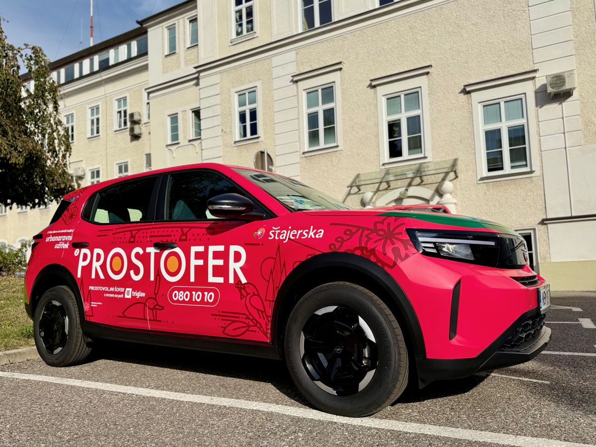 Mariborski Prostofer z novima električnima voziloma, iščejo tudi nove prostovoljne voznike