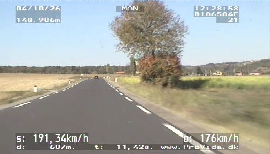 Kakšna kazen ga čaka? 42-letnik med Lenartom in Ptujem divjal s kar 191 km/h