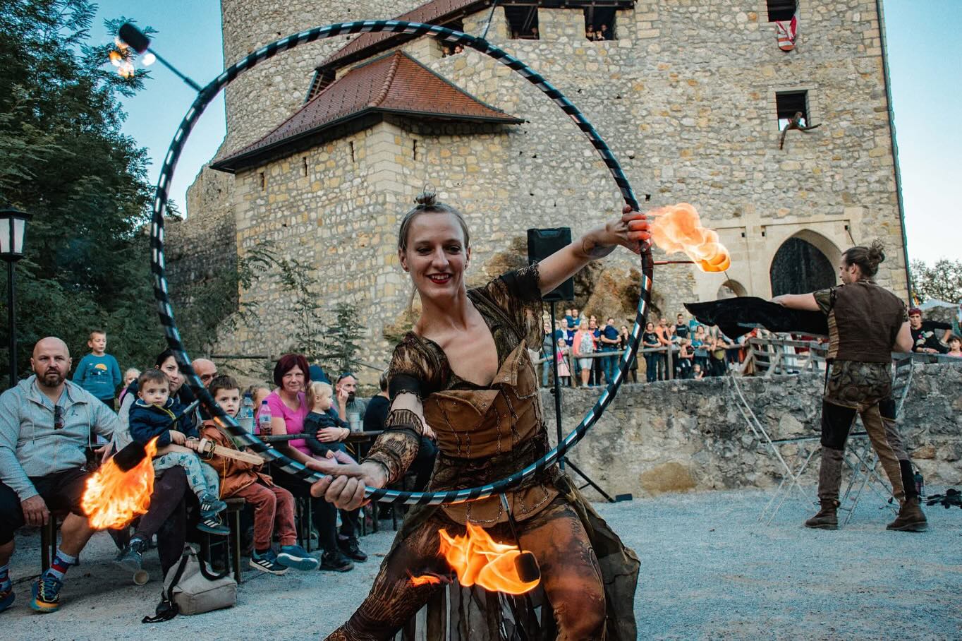 Srednjeveški dan na Vurberku: Od mečev do mistične predstave in odličnega golaža