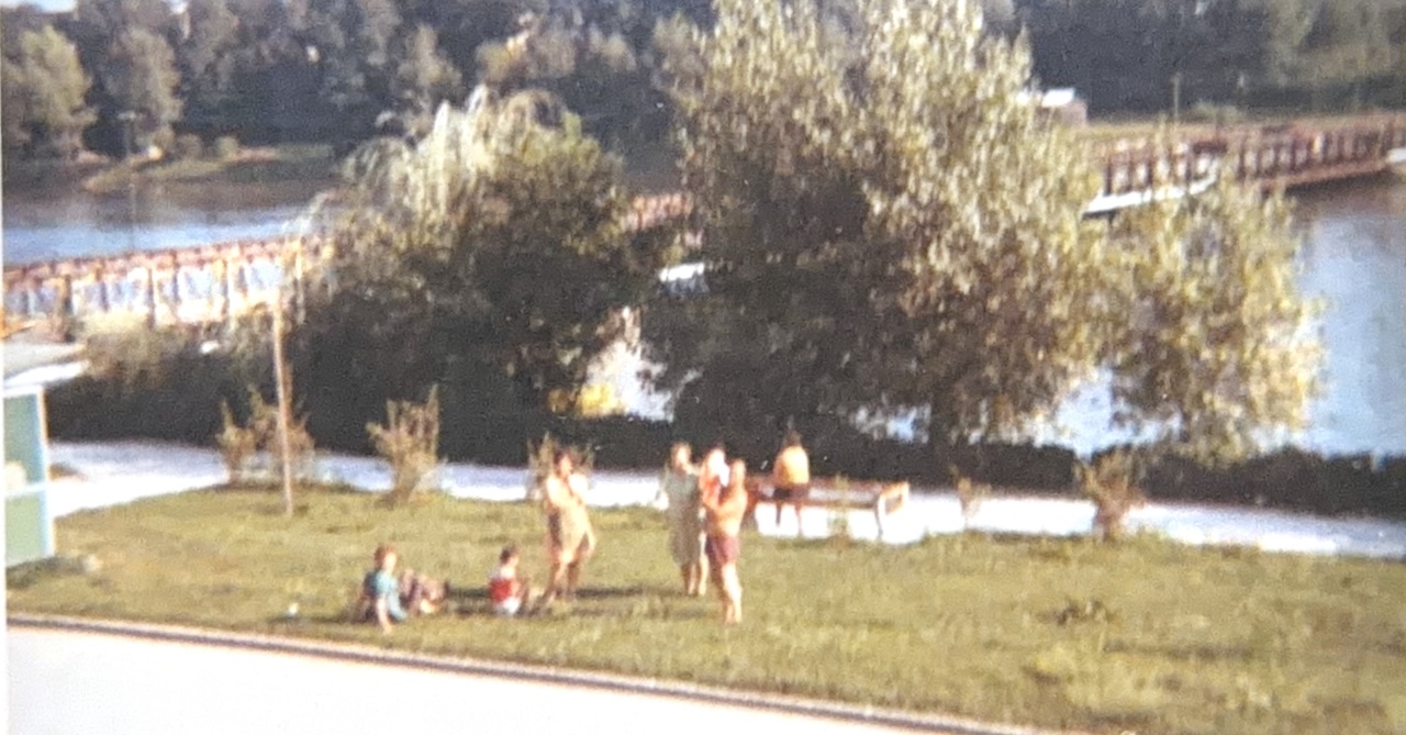 75-letni Ivo se spominja mladosti ob reki Dravi, ko so za plavanje namesto obročkov uporabljali avtomobilske zračnice