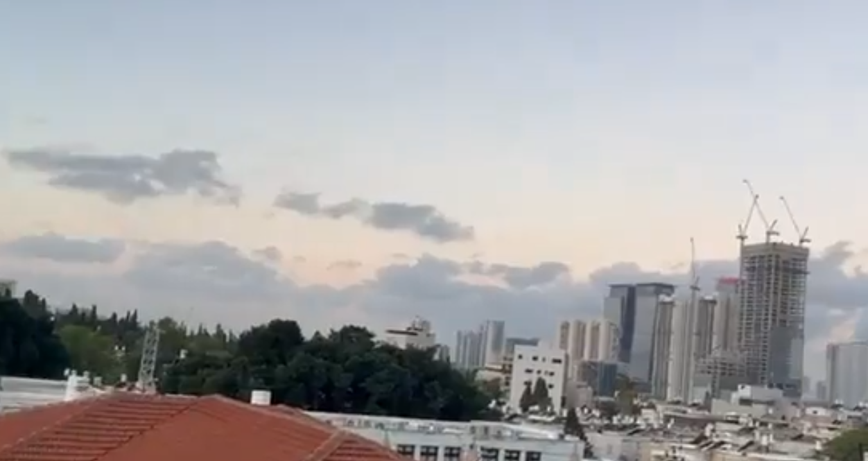 VIDEO: Izrael pritiska na jug Libanona, nad prestolnico prestregli raketo