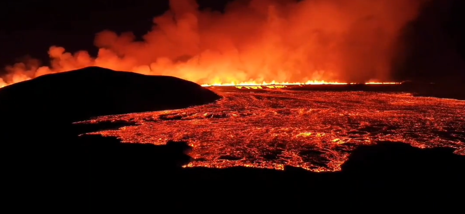 FOTO in VIDEO: Na Islandiji znova izbruhnil vulkan, evakuirali priljubljeno turistično atrakcijo