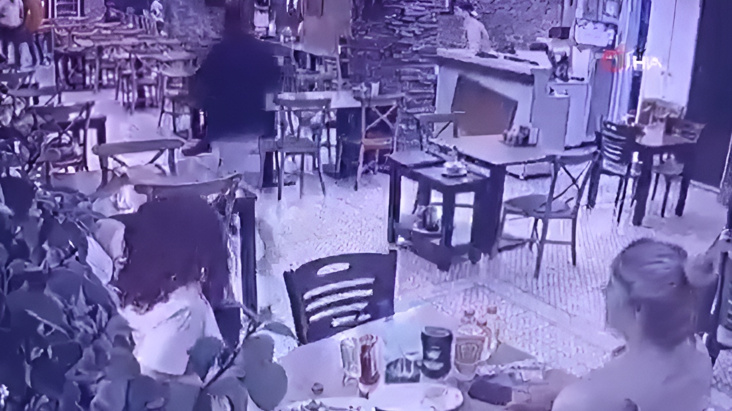 Močan potres stresel obalo Turčije: Ljudje v strahu skakali čez okna, zaradi paničnega napada umrla najstnica (VIDEO)