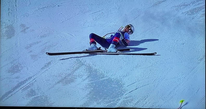 Grd padec Lindsey Vonn pretresel Cortino, Štuhec še čaka na nastop