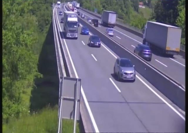Pozor: Prometna nesreča na štajerski avtocesti v smeri Maribora, nastaja zastoj