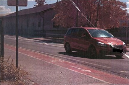 Voznik začetnik z BMW-jem mimo šole v okolici Maribora s 95 km/h