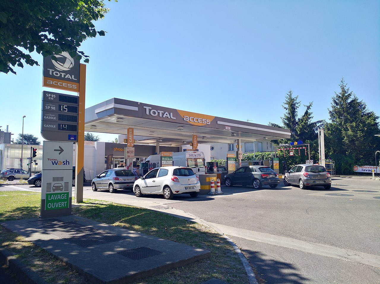 Dve uri gorivo točili popolnoma brezplačno, kdo je plačal račun?