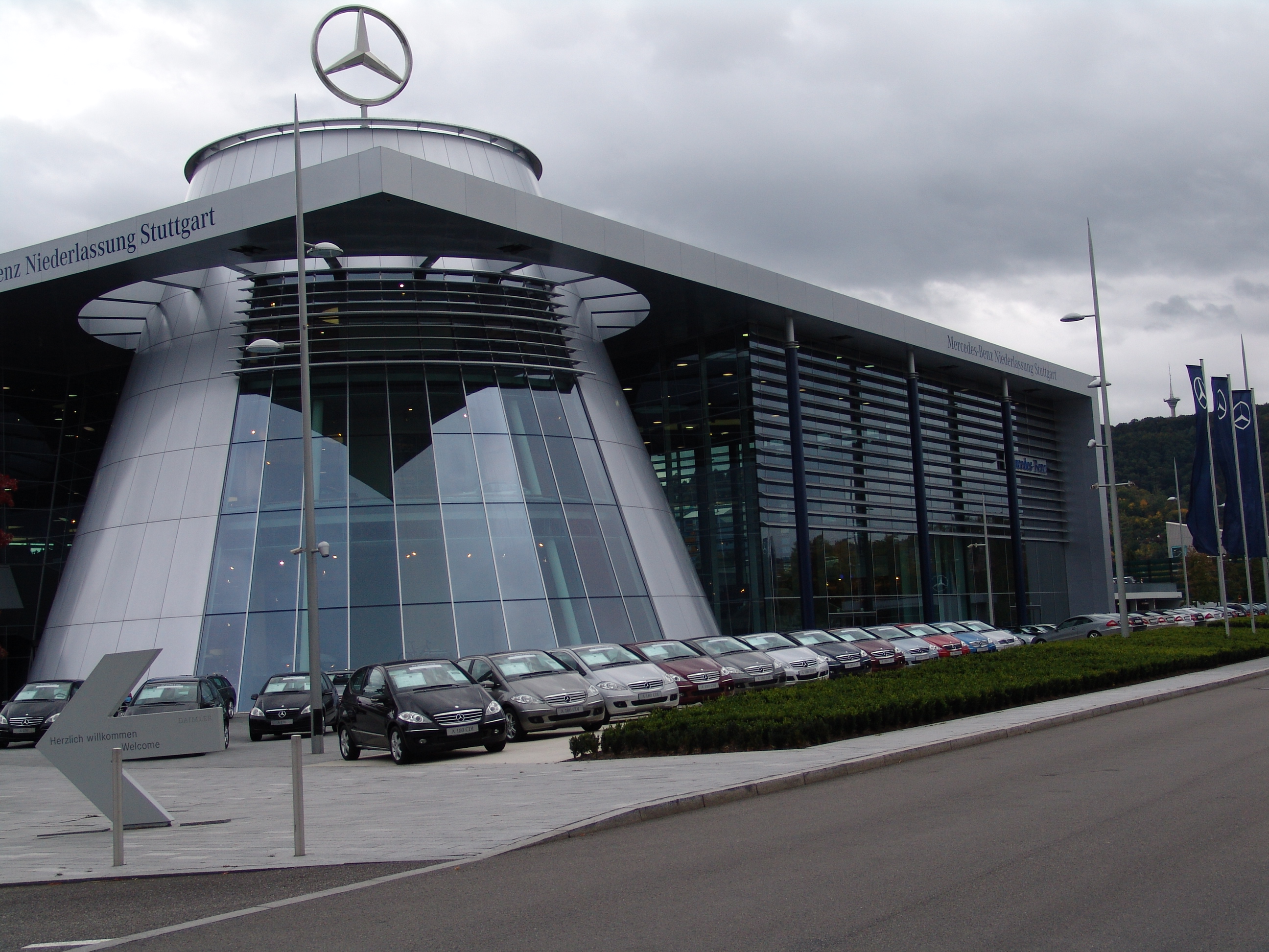 Mercedes-Benz opustil ambiciozni cilj: Posledice bi lahko bile velike
