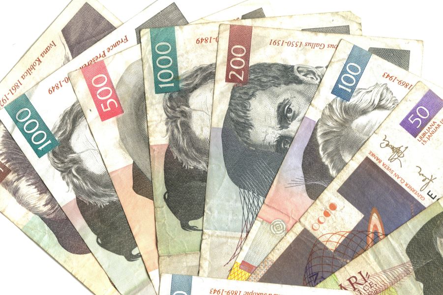 Se še spomnite, katere osebnosti so bile na slovenskih tolarjih? Mladi pri tem testu padejo