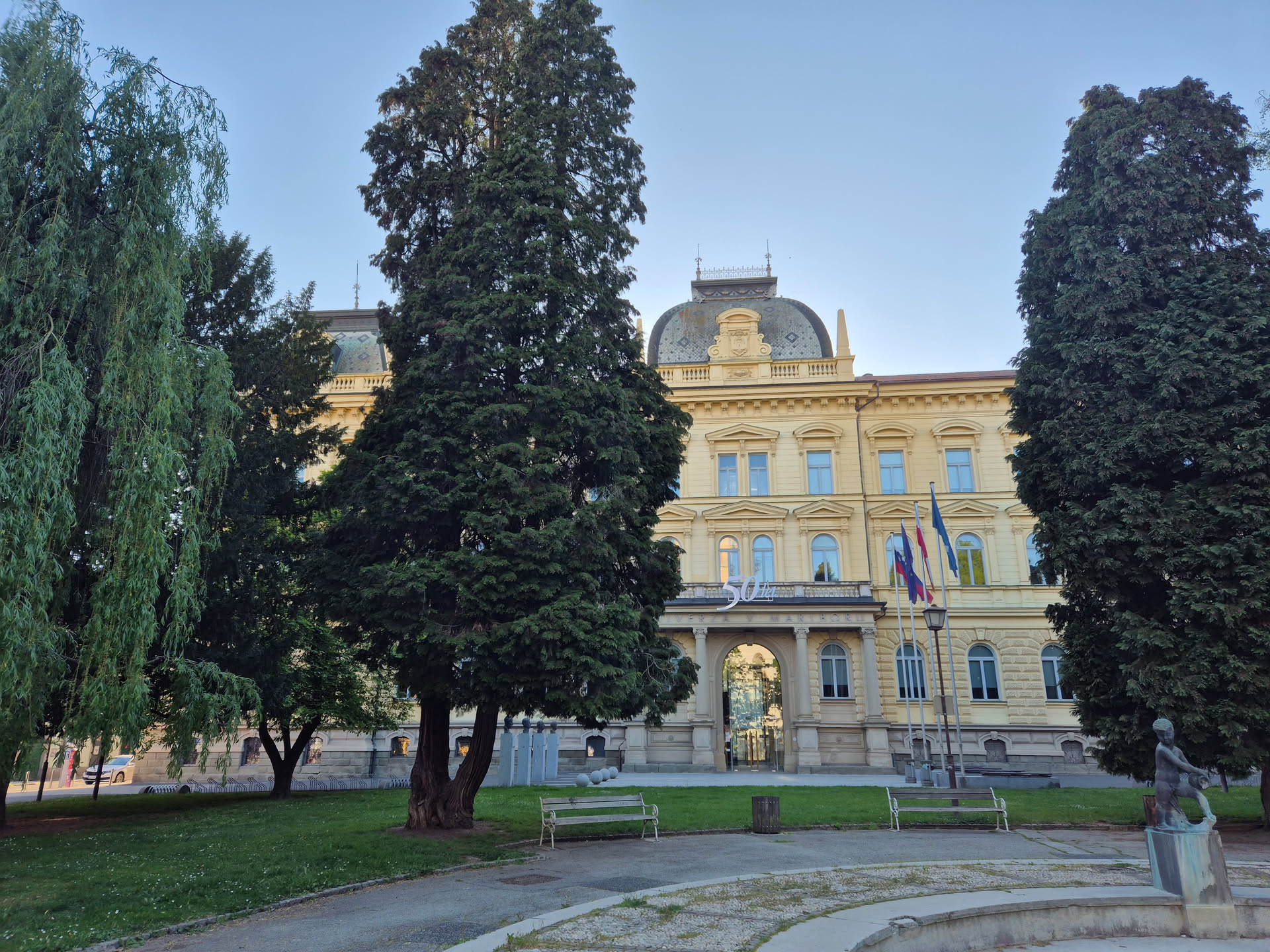Študenti ogorčeni nad kampanjo za novega rektorja: "Univerza ni prostor za podkupovanje z alkoholom"