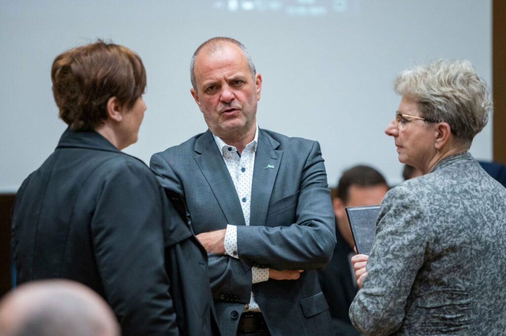 Vrača se Golobov padli minister