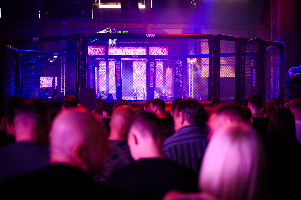 FOTO: Spektakularen MMA večer v Mariboru: VFN 9 navdušil s štirimi amaterskimi in šestimi profesionalnimi borbami